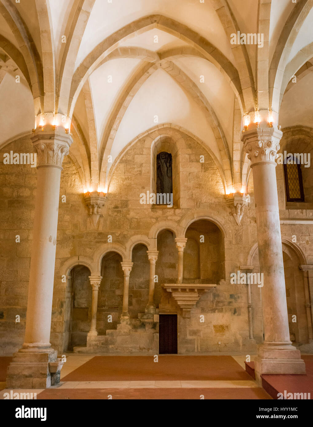 Vista interior en Alcobaca Monasterio, Portugal Foto de stock
