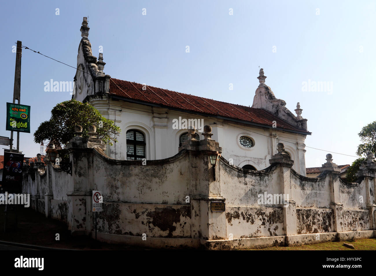 Galle Sri Lanka Galle Fort Iglesia Reformada Holandesa construida alrededor de 1755 vista desde la calle central Foto de stock