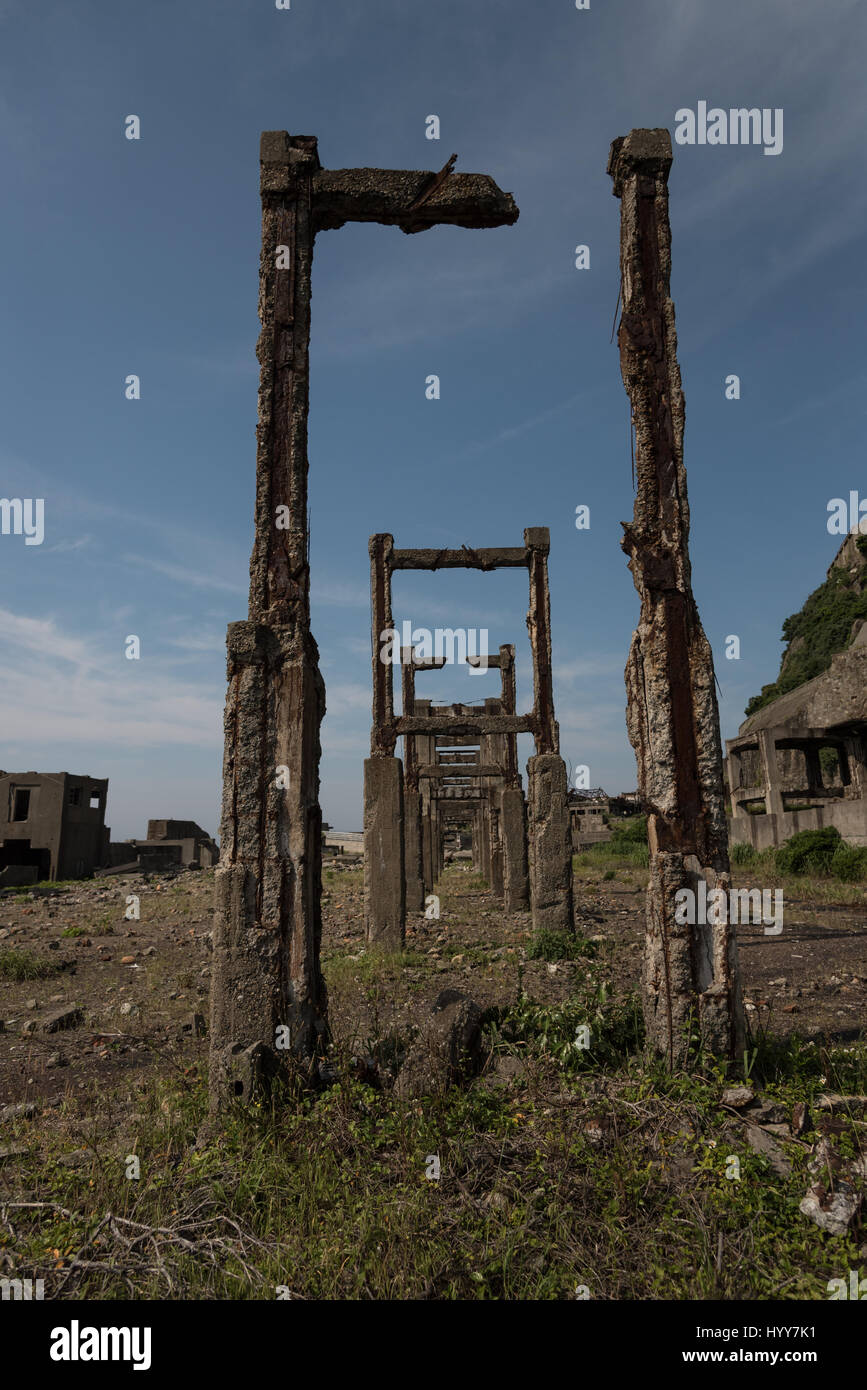 Japón: imágenes fantasmagóricas han revelado las ruinas de la deshabitada  isla de minería japonés que fue ofrecido en el éxito de la película de  James Bond, Skyfall. Mostrar imágenes fantasmagóricas vetustos edificios