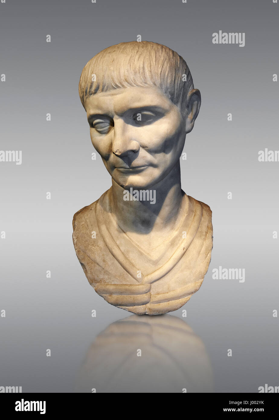 Retrato romano busto de un hombre con un peinado de Trajano del AD110.  Museo Nacional Romano, Roma, Italia Fotografía de stock - Alamy