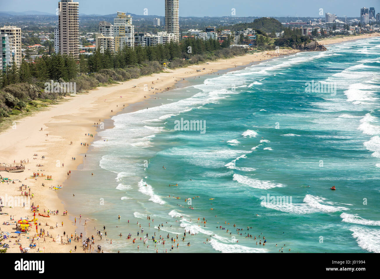 Vista aérea de la playa de Burleigh Heads playa de Surfers Paradise y de Gold Coast, Queensland, Australia Foto de stock
