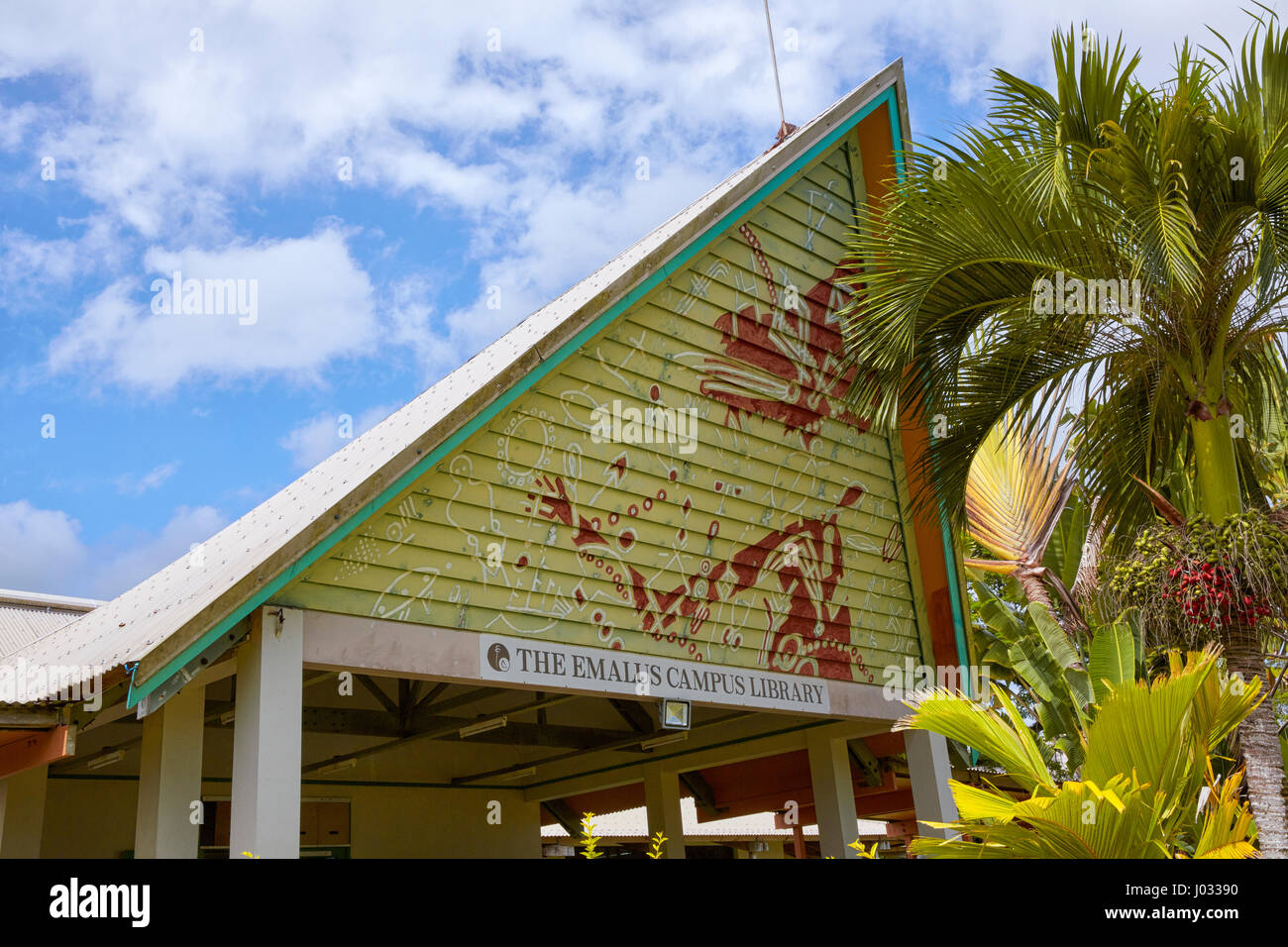 Edificio de la biblioteca de la Universidad del Pacífico Sur, Emalus Campus, en la isla de Efate, Vanuatu Foto de stock