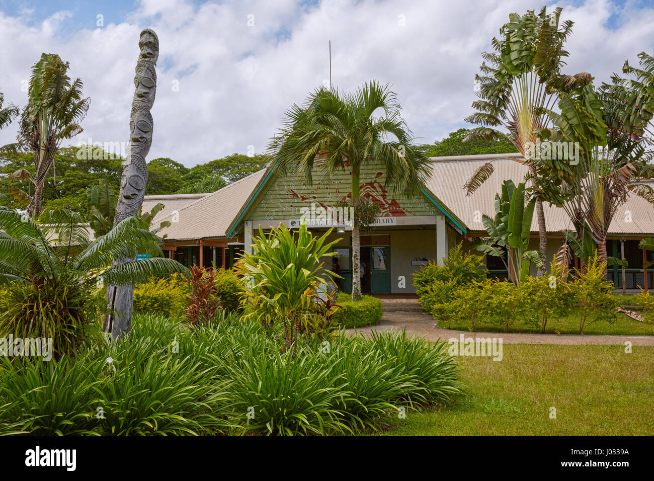 Edificio de la biblioteca de la Universidad del Pacífico Sur, Emalus Campus, en la isla de Efate, Vanuatu Foto de stock