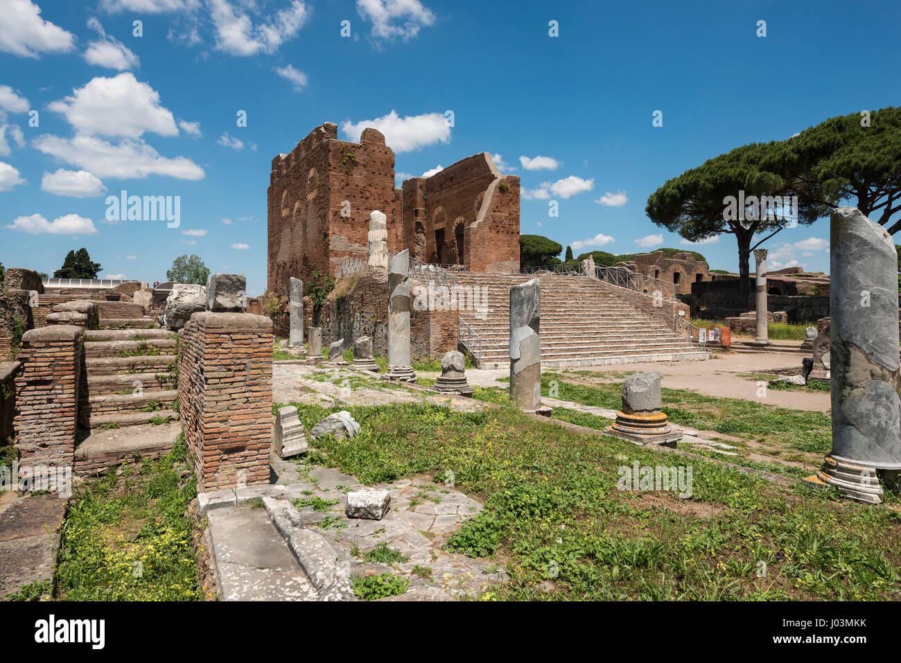 Roma. Italia. Ostia Antica. El Foro Romano y el Capitolium (centro), 120 AD. Foto de stock