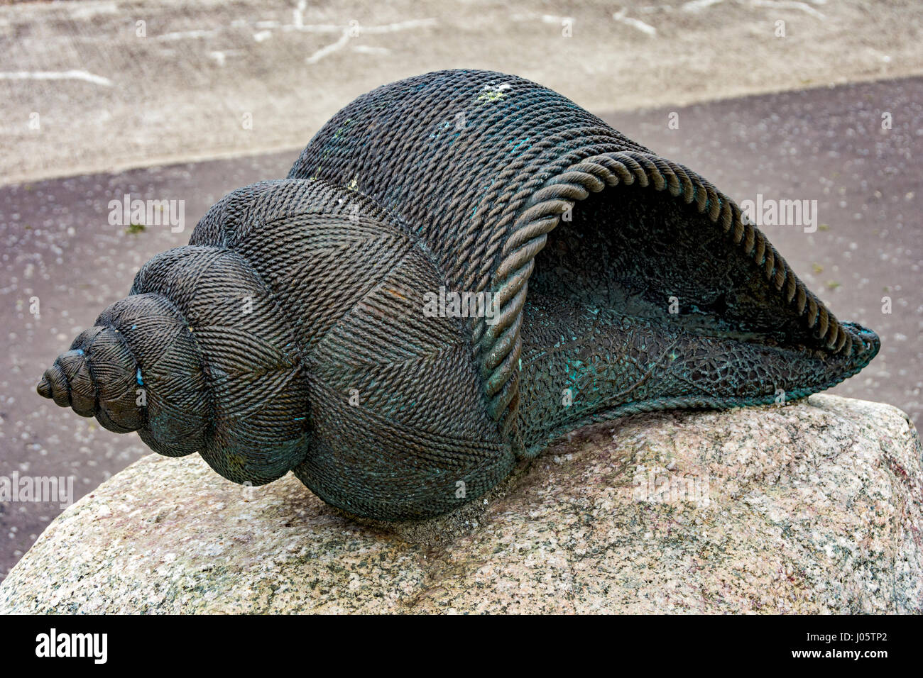 Escultura de una concha de mar en Parque Loughshore Jordanstown, Condado de Antrim, Irlanda del Norte, REINO UNIDO Foto de stock