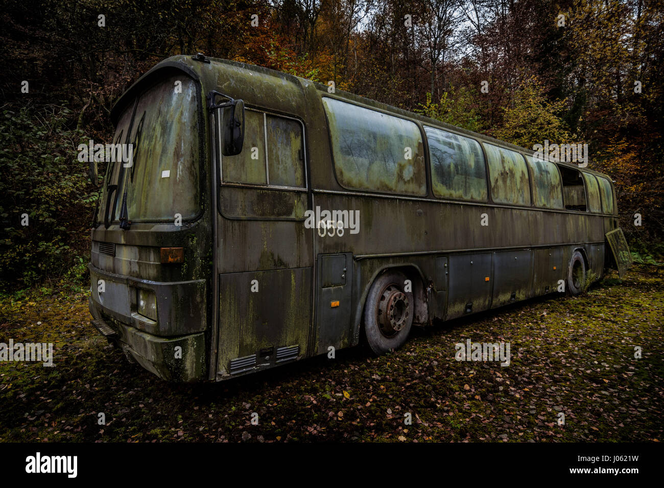 Europa Mb 0303 Fiesta Suya Ojos En Europa Mas Espectaculares Del Coche Cementerios Como Descubiertos Por Una Auto Obsesionado Explorer Quien Ha Dedicado Cinco Anos A Encontrar Los Mejores Coches A Podrirse En