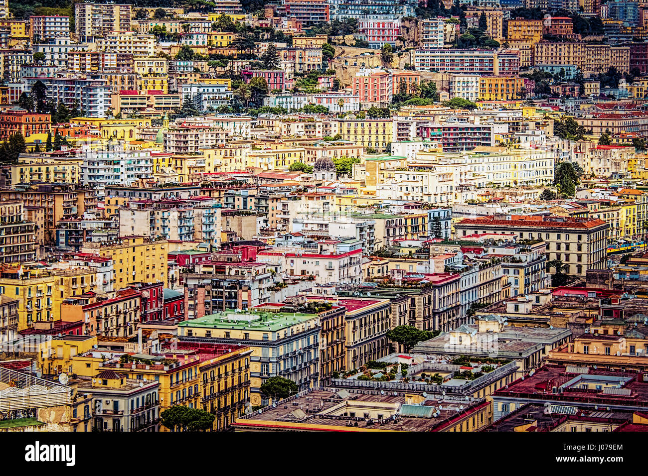 Una vista del centro de la ciudad de Nápoles, Italia Foto de stock