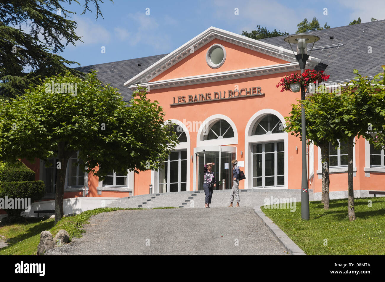 Francia, Pirineos, Cauterets, Les Bain du Rocher, baños termales Fotografía  de stock - Alamy