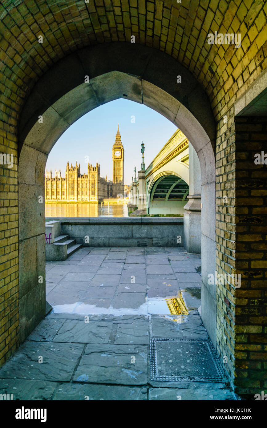 El Big Ben, el Palacio de Westminster y el puente de Westminster, Londres, Inglaterra, Reino Unido. Foto de stock