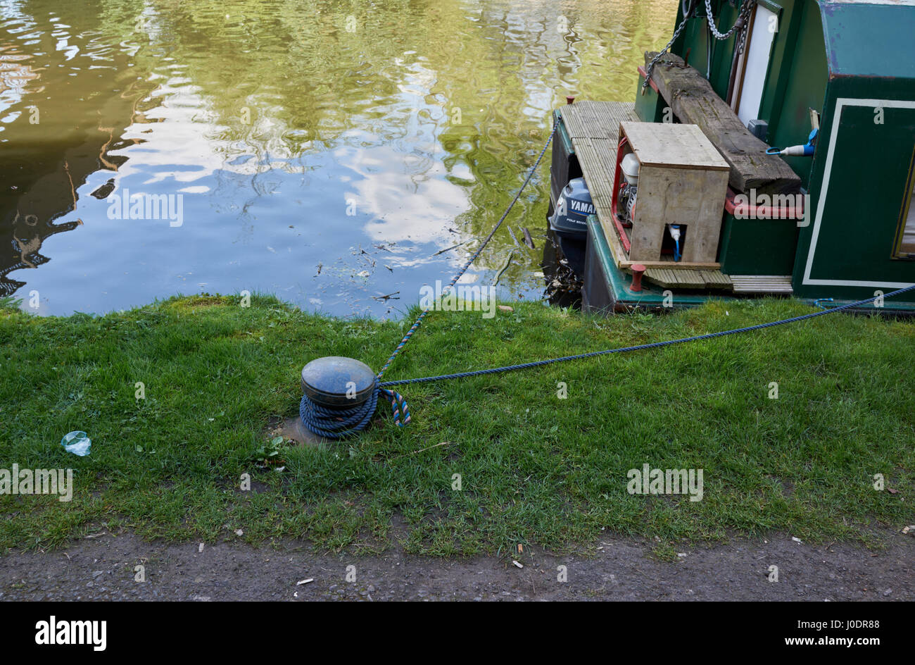 Un canal boat amarrados en Brentford UK Foto de stock