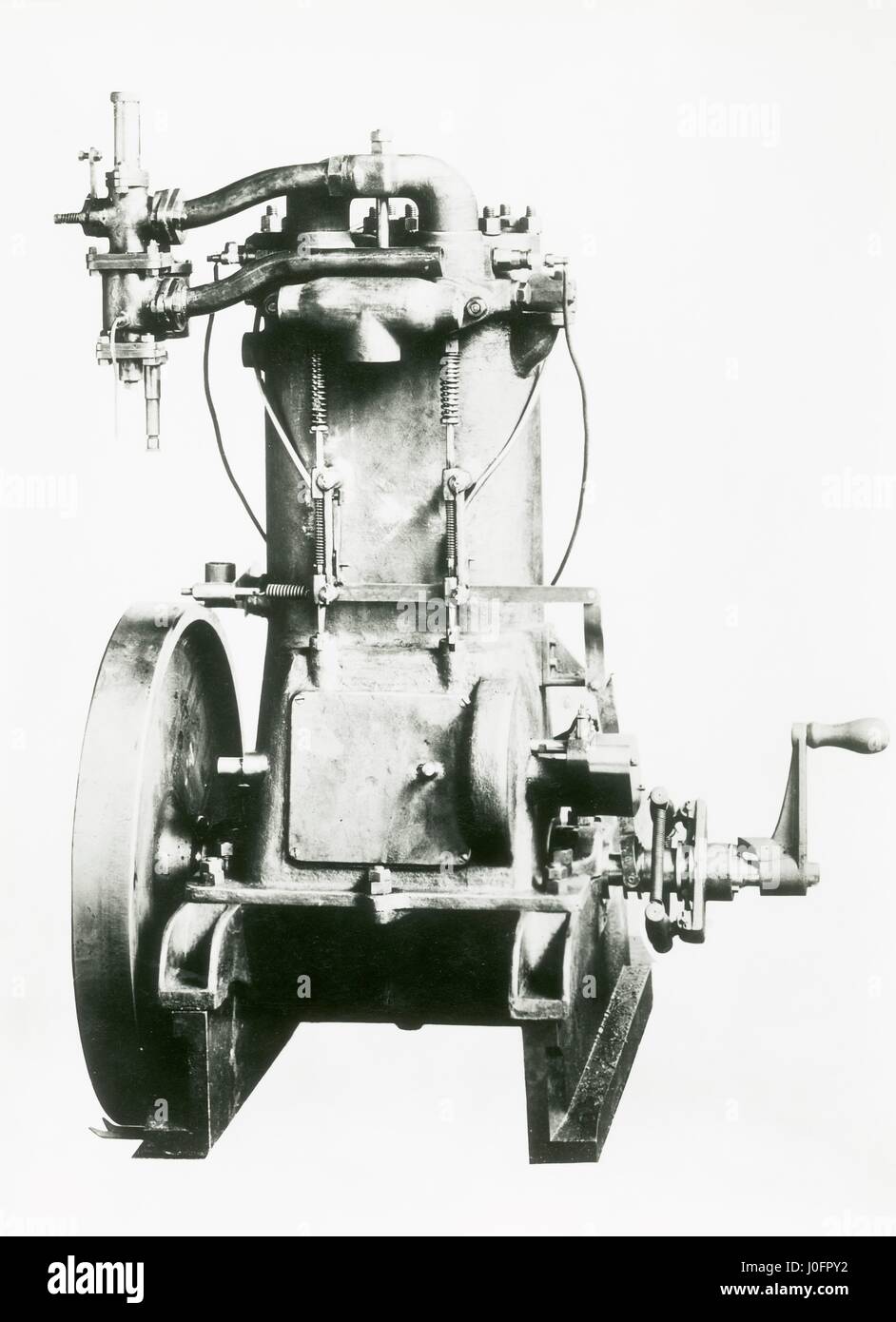 Primer motor, Cárter de aluminio 1899 2 cilindros Napier 2 1/2 litros motor  de gasolina Fotografía de stock - Alamy