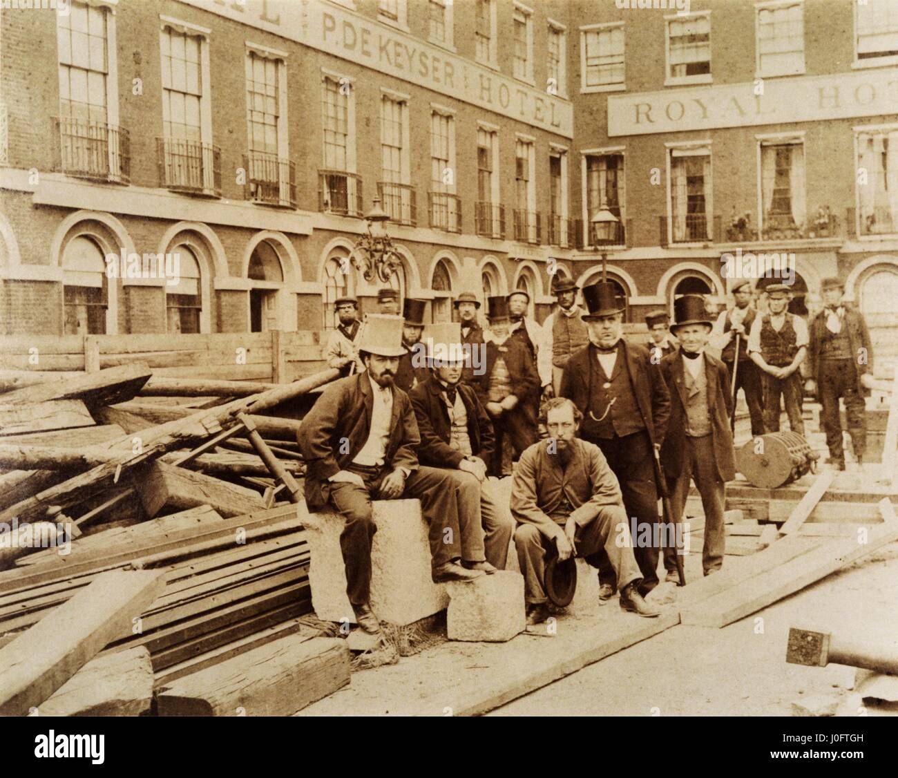 Retrato de grupo del personal técnico y obreros de la renovación del puente de Blackfriars Foto de stock
