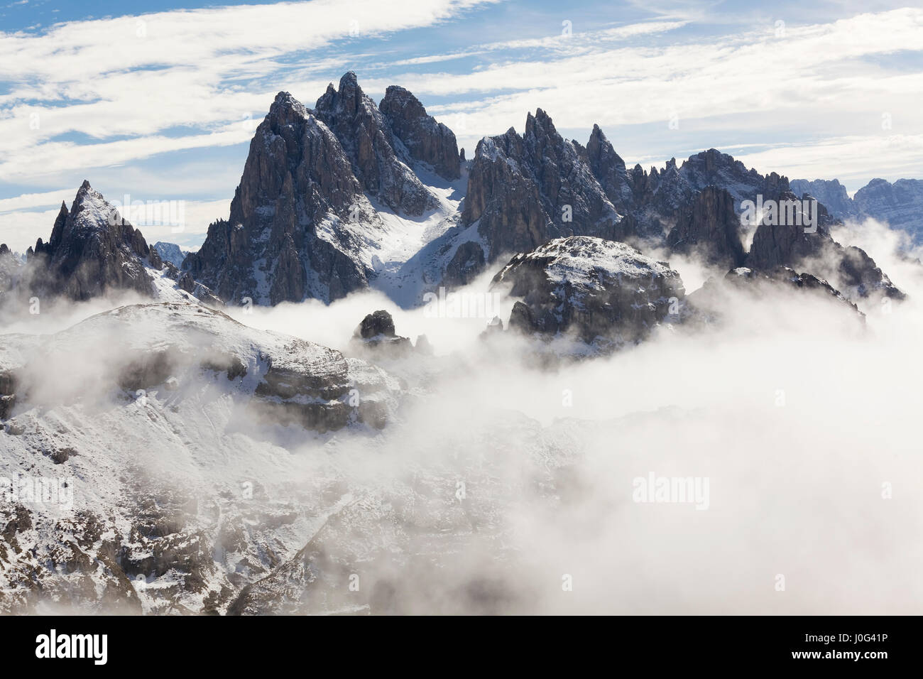 Vista de los Dolomitas y Dolomiti di Sesto Parque Natural Alta Pusteria, Hochpustertal Foto de stock
