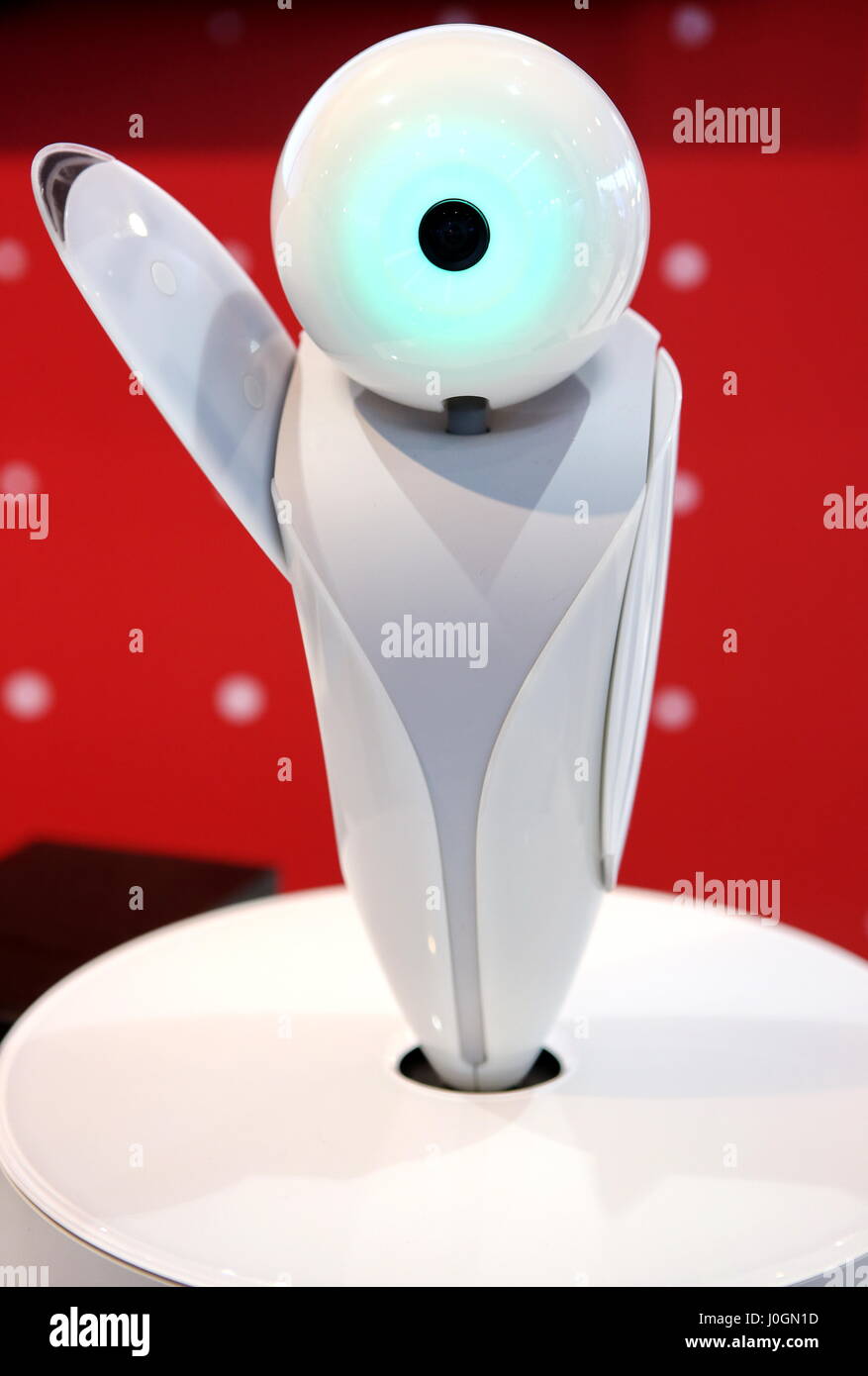 Hannover, Alemania. El 19 de marzo, 2017. "RoboPin', hablando mediador-robot de Fujitsu con inteligencia artificial, por ejemplo, utilizables en los hoteles. CeBIT 2017, feria TIC, plomo tema 'd!conomía - sin límites". Photocredit: Christian Lademann Foto de stock