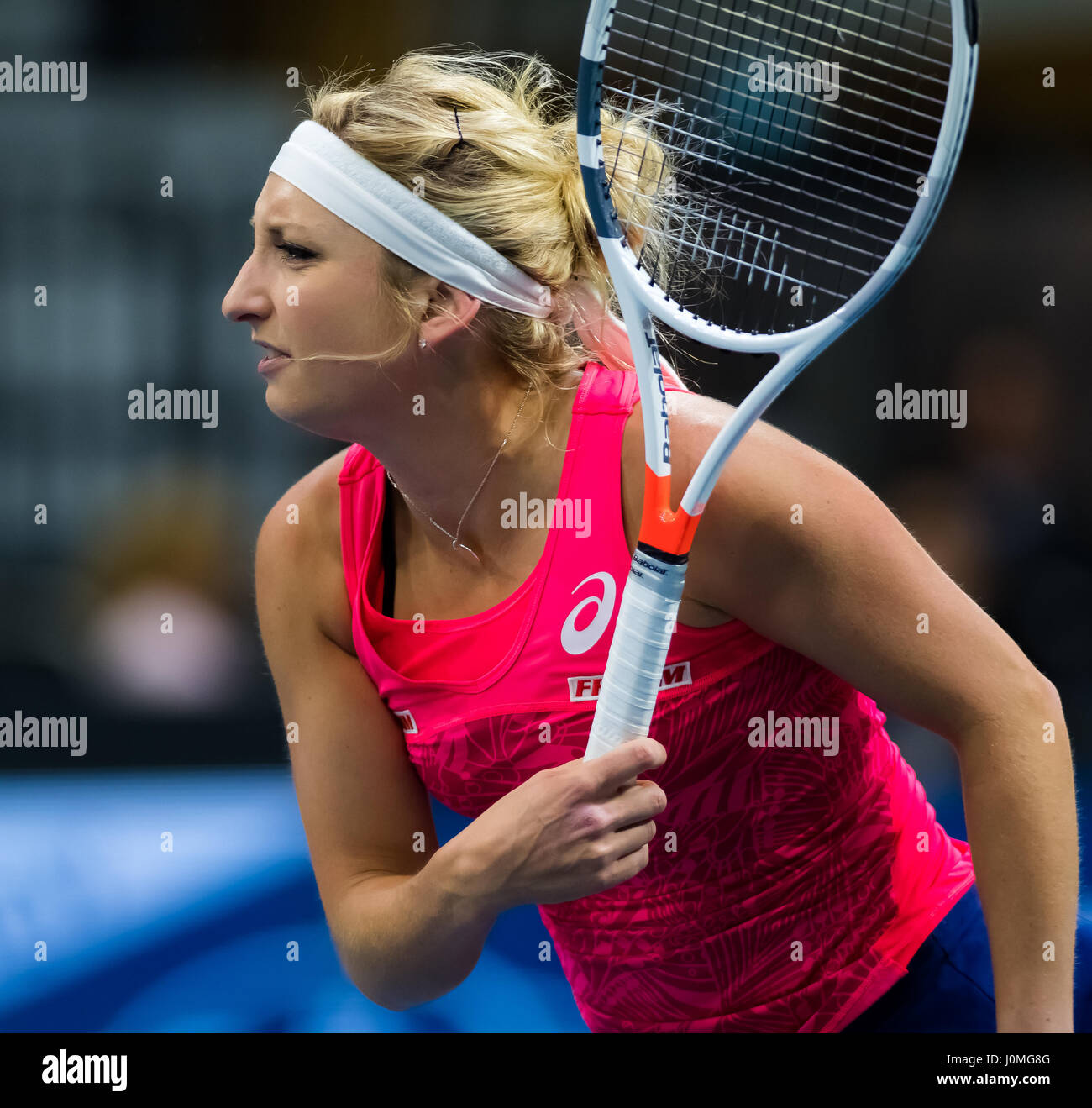 BIEL, Suiza - 13 de abril : Timea Bacsinszky en acción en el 2017 Señoras  Biel WTA Abierto torneo de tenis internacional Fotografía de stock - Alamy