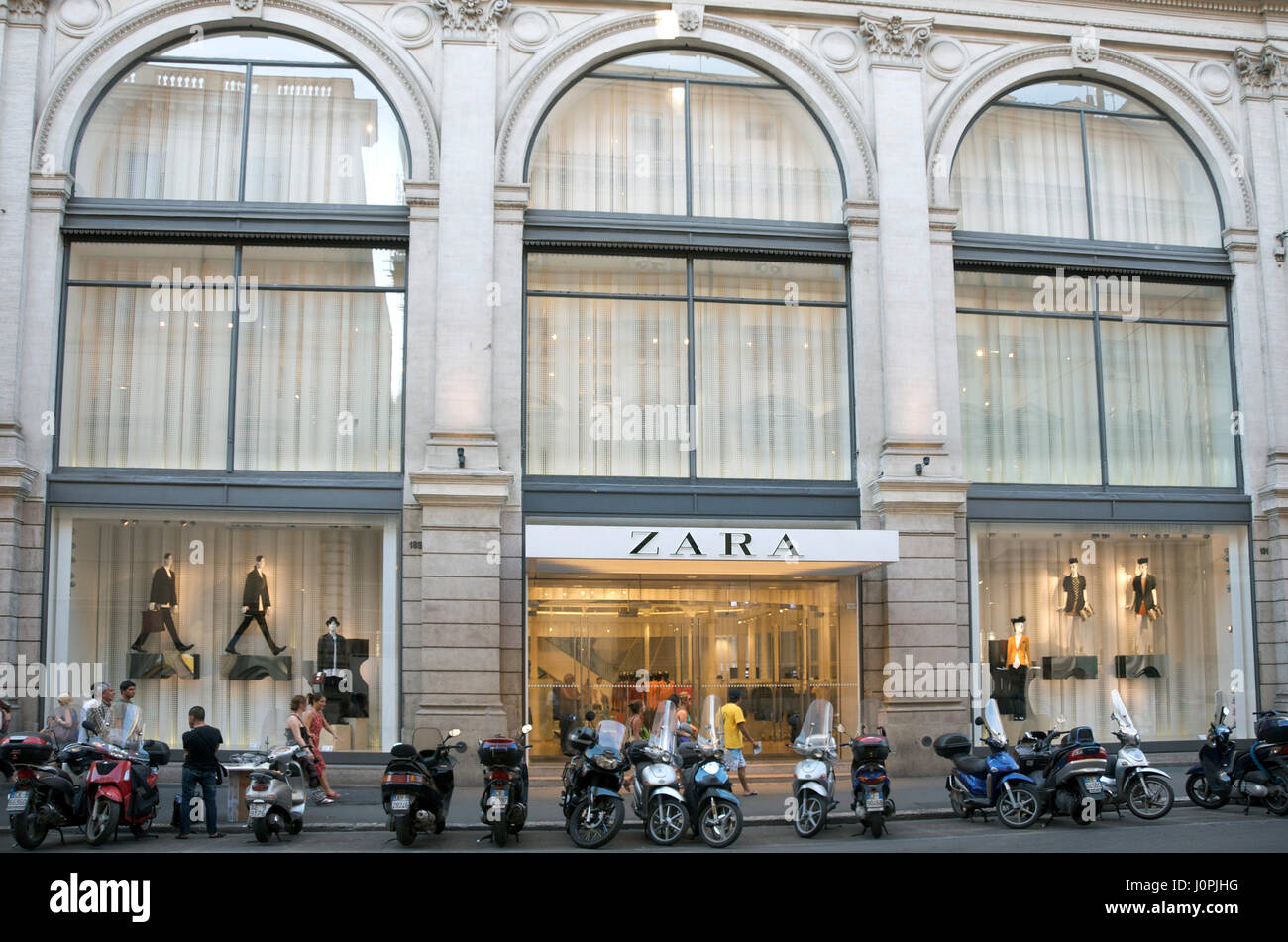 Tienda de Zara, Roma, Italia, Europa Foto de stock