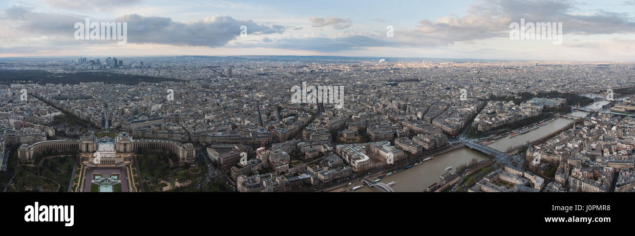 Panorama de París desde la torre Eiffel. Ver en el Palais de Chaillot, jardines de Trocadero, La Défense, Musée d'Art Moderne, Grand Palais, Pont de l'Alma Foto de stock