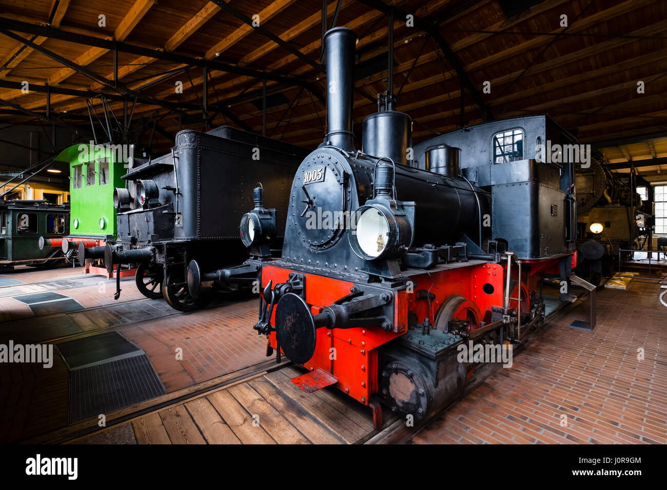 Locomotoras de vapor en exhibición en el Deutsches Technikmuseum, el Museo Alemán de Tecnología, en Berlín, Alemania Foto de stock