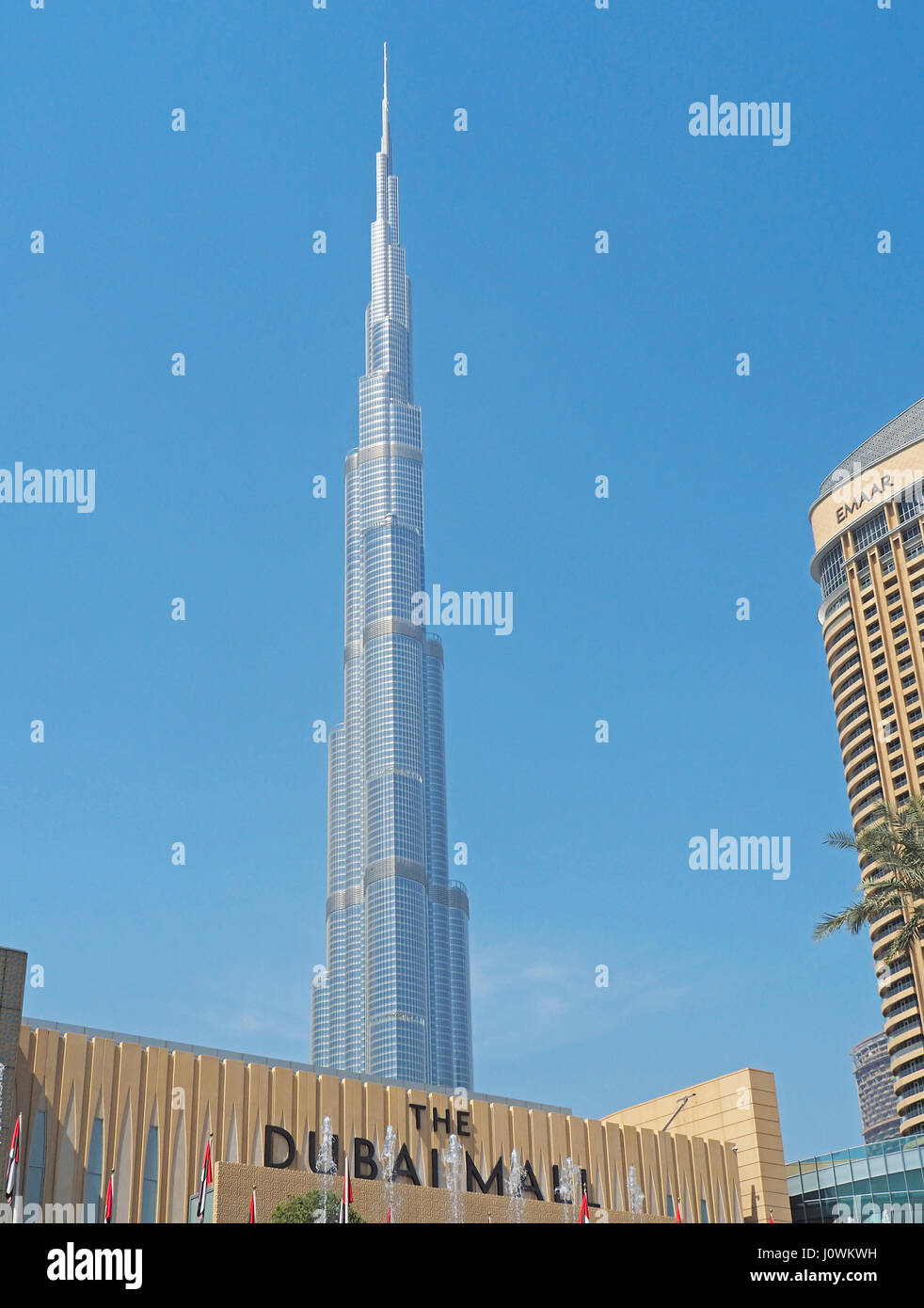 Rascacielos Burj Khalifa, en Dubai, EAU. Foto de stock