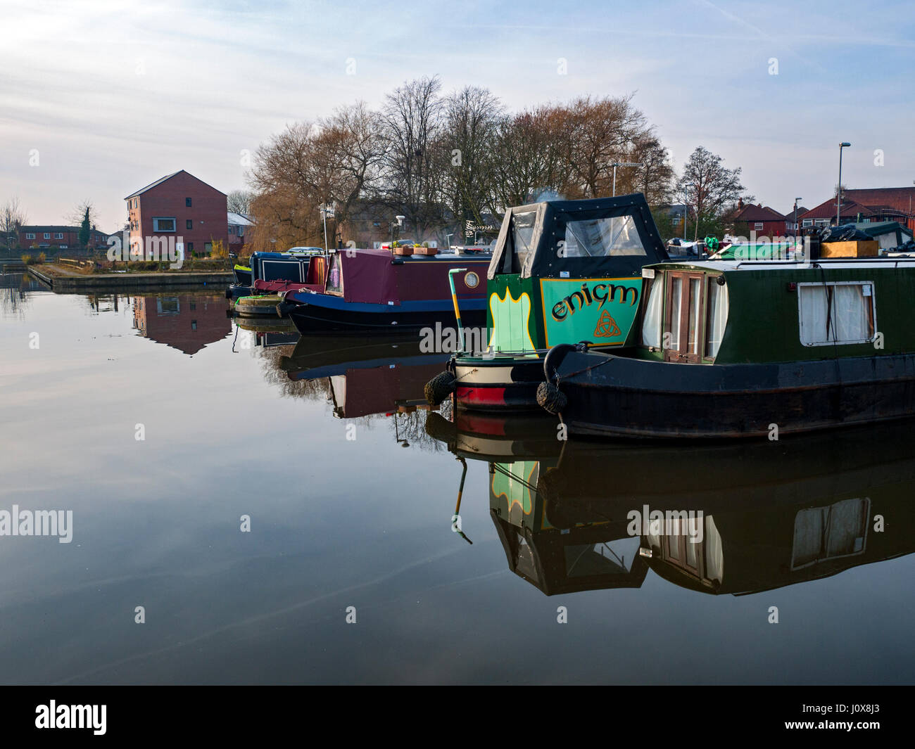 Droylsden Narrowboats atracado en el puerto deportivo, en el Canal, Droylsden Ashton, Tameside, Manchester, Inglaterra, Reino Unido. Foto de stock