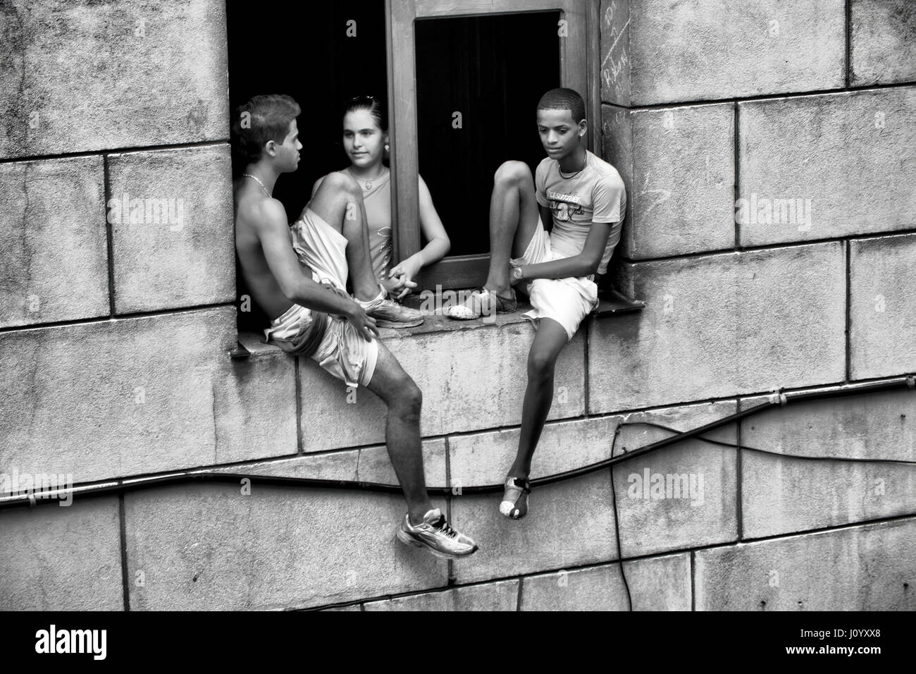 Remolcar chicos y una chica en La Habana, Cuba Foto de stock