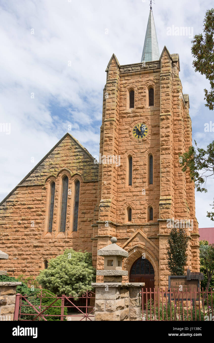 La reforma holandesa (Nederduitse Gereformeerde Kerk) Iglesia, Reitz Street, Fouriesburg, de la provincia de Free State, República de Sudáfrica. Foto de stock