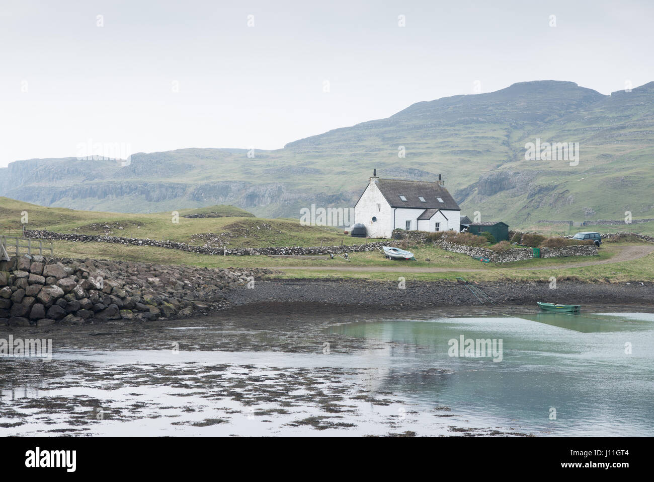 Una casa aislada en la isla de Canna, Inner Hebrides, Escocia Foto de stock
