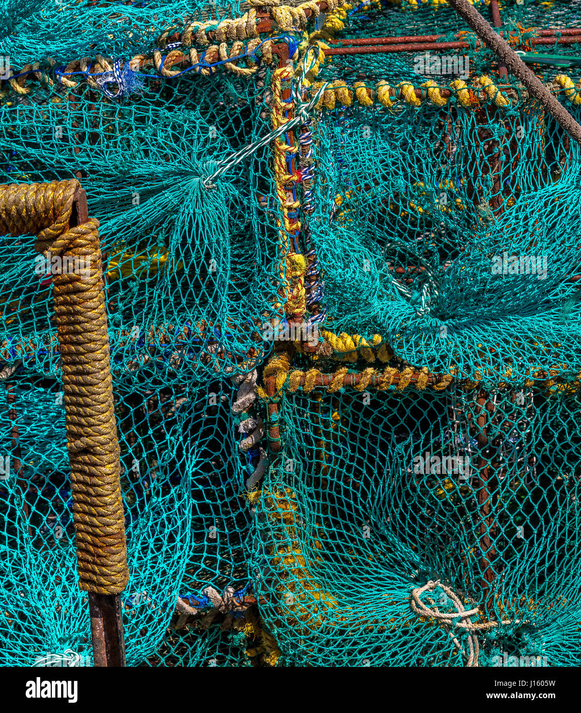 Cierre de malla fina de redes de pesca verde Foto de stock