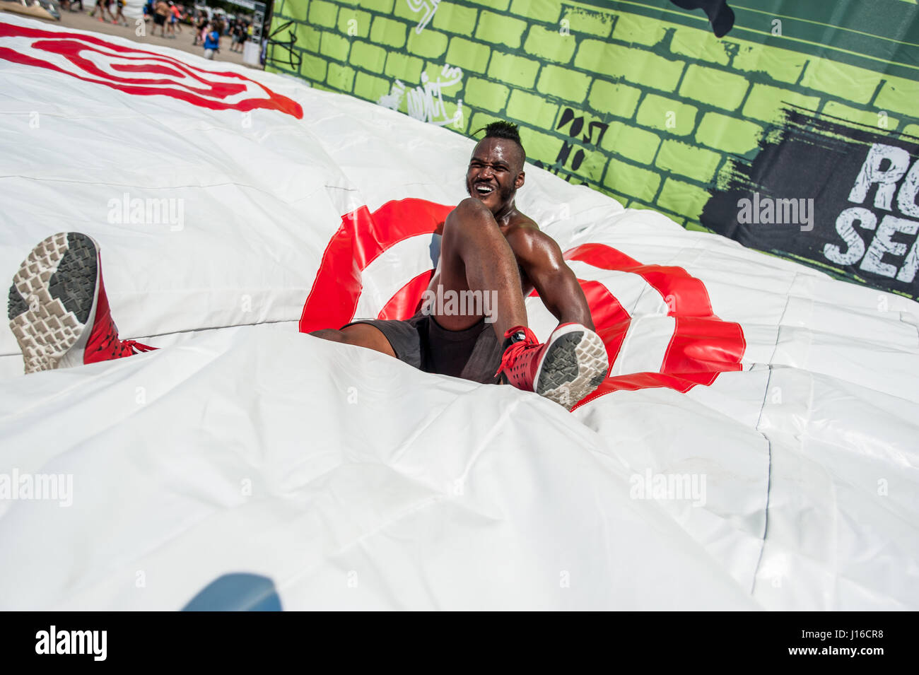 Carrera de obstáculos extrema Tough Mudder ha llegado a la ciudad de