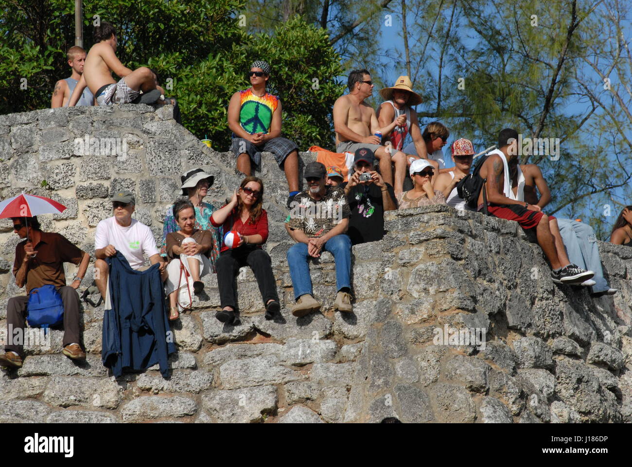 Festival hippie amor en Miami Florida USA 1960 personas vestidas de hippies  vestían paños hippy Fotografía de stock - Alamy