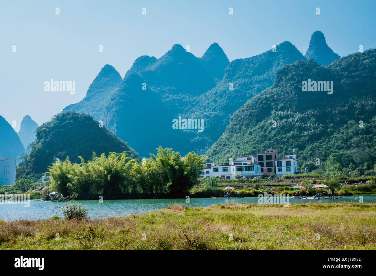 Hermoso paisaje en el río en Guilin, China. Foto de stock