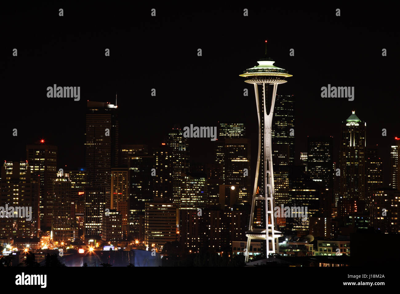 El centro de Seattle y el Space Needle vista desde Queen Anne Foto de stock
