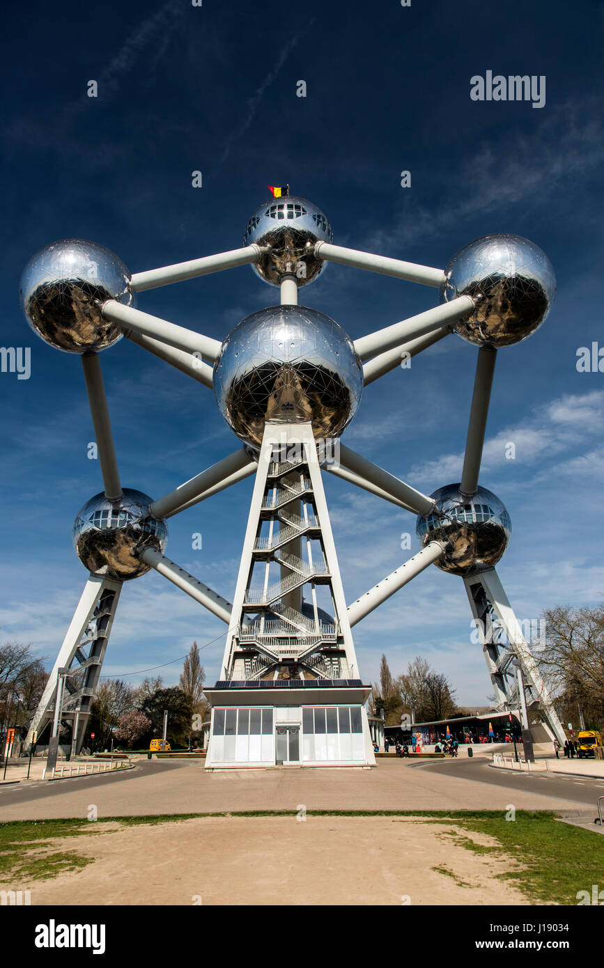 Edificio Atomium, originalmente construido para la Expo 58, Bruselas, Bélgica Foto de stock