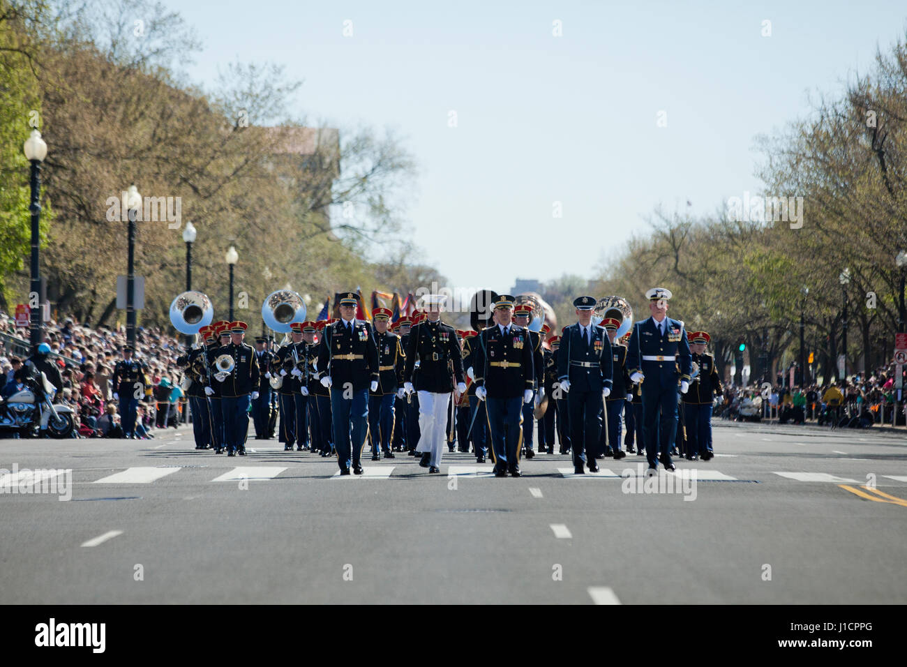 La banda del ejército de los Estados Unidos participaron en un desfile de la calle - Washington, DC, EE.UU. Foto de stock