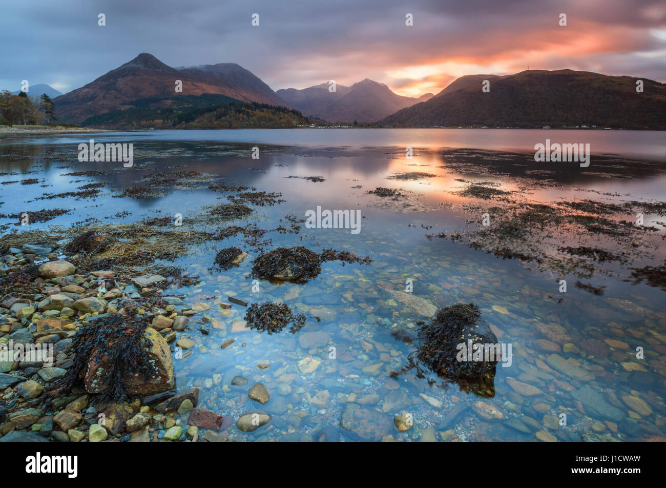 El Loch Leven en las Highlands escocesas Foto de stock