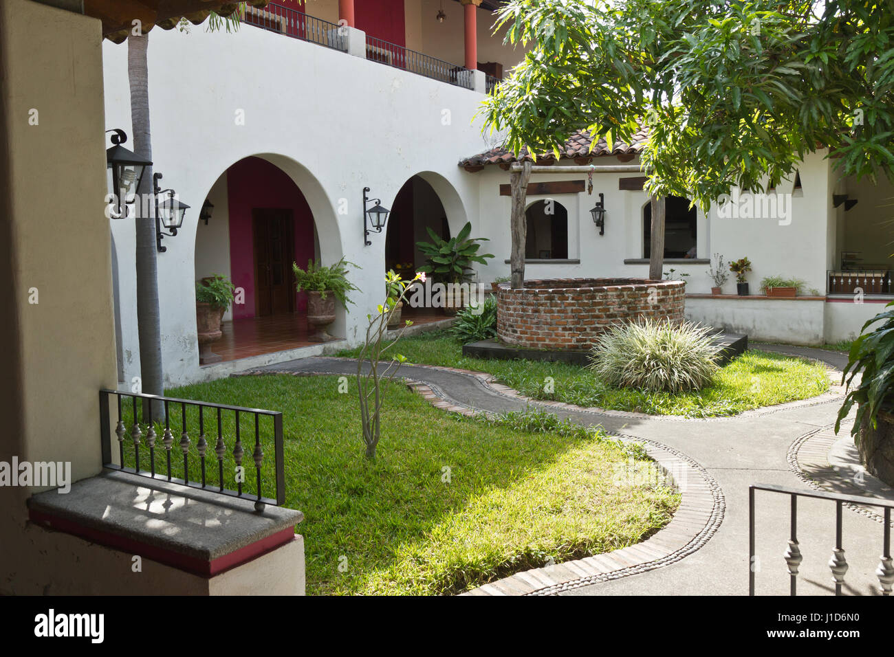 Patio de casa colonial, México Fotografía de stock Alamy
