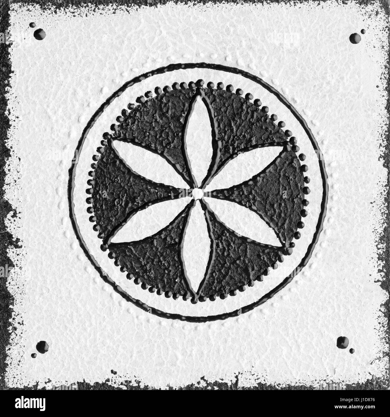 Blanco y negro pintado a mano de la geometría sagrada en cuadrados de madera. Foto de stock