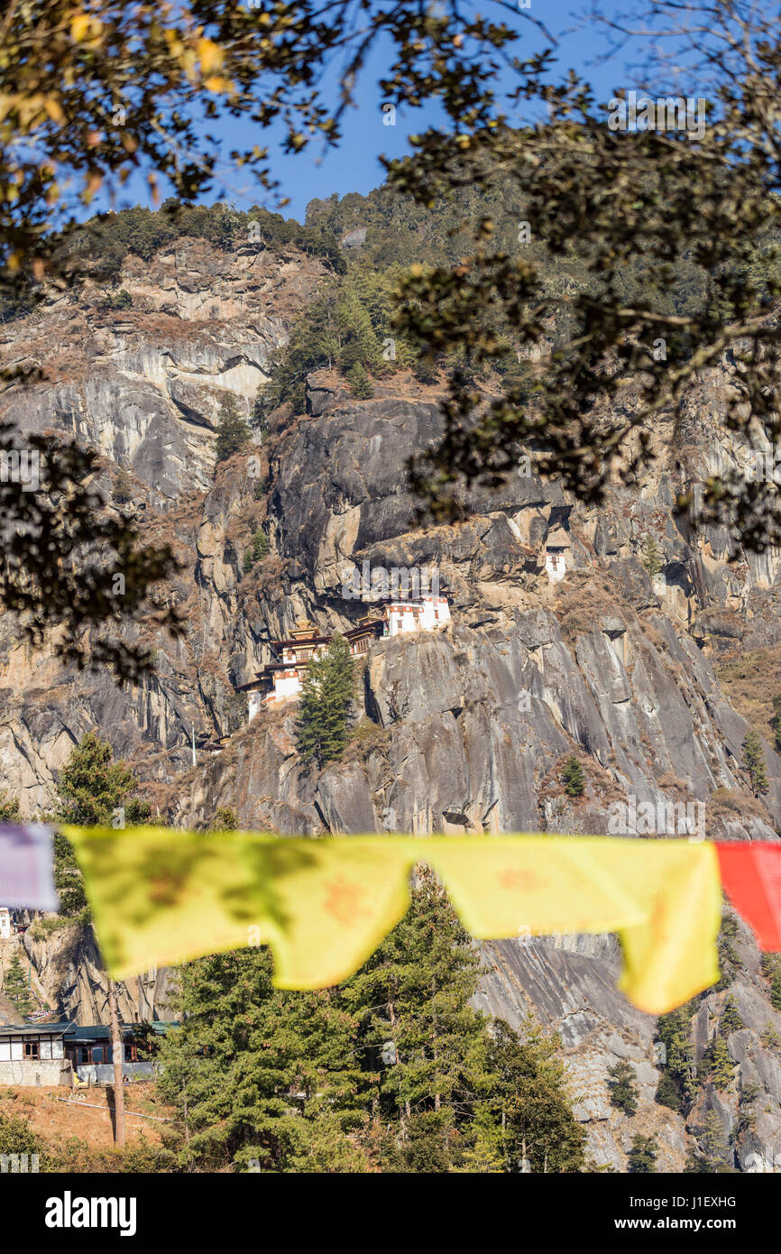 Taktshang Goemba o Tiger's Nest templo el hermoso templo budista (Bhután) Foto de stock