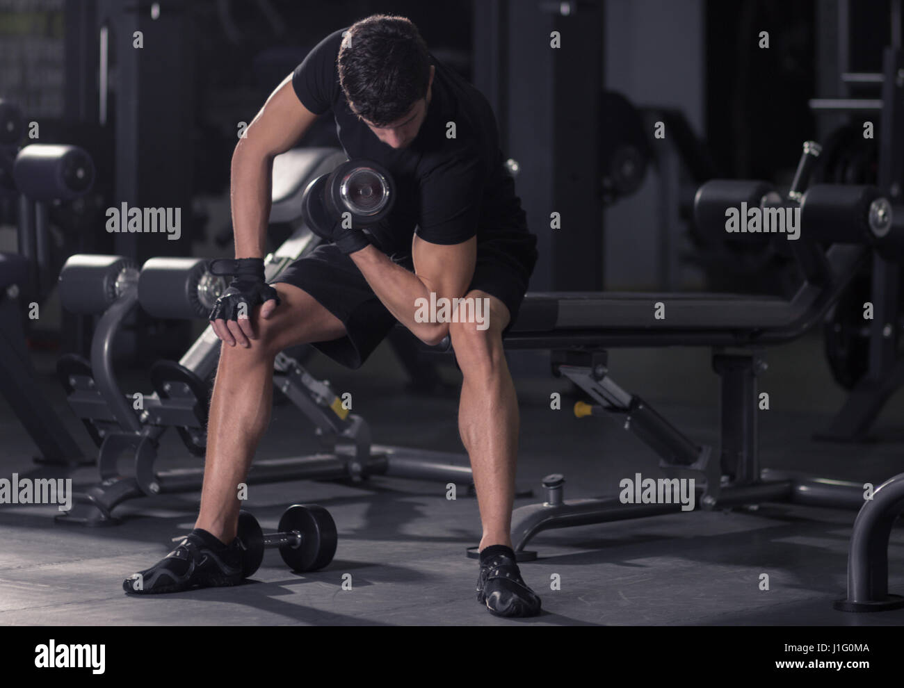 biceps curl fotografías e imágenes de resolución - Alamy