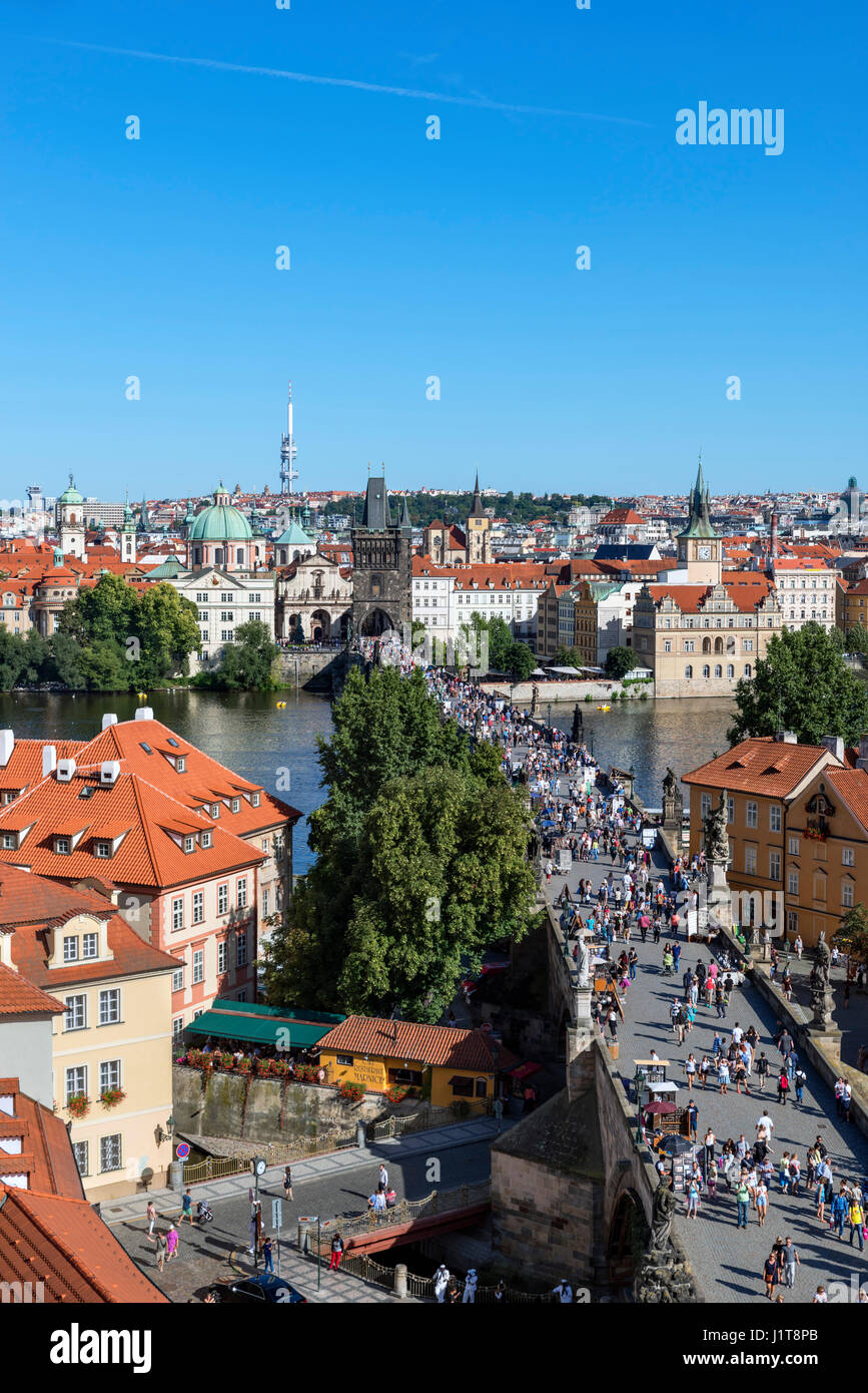 Praga. Vista de la ciudad vieja desde el Puente de Carlos, Praga, República Checa Foto de stock