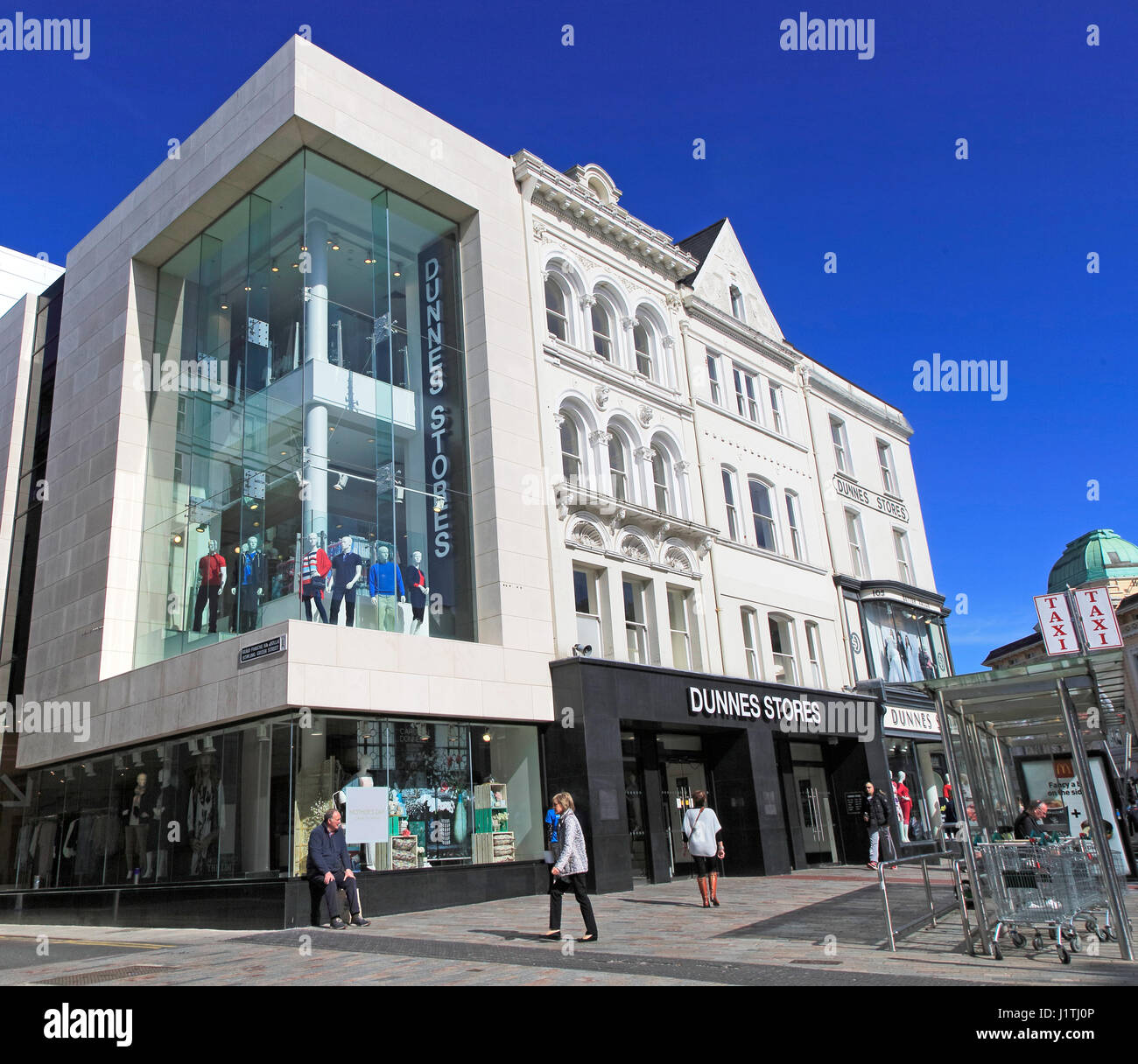 Tienda de ropa irlandesa fotografías e imágenes de alta resolución - Página  2 - Alamy