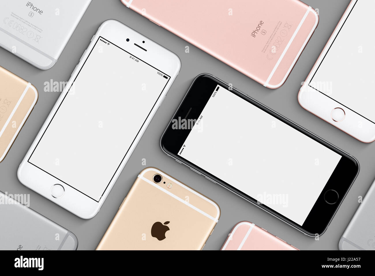 Varna, Bulgaria - Marzo 10, 2016: Conjunto de Apple iPhones 6s maqueta laicos plana vista superior con pantalla en blanco y en el reverso se encuentra sobre la superficie gris. Alta calidad Foto de stock