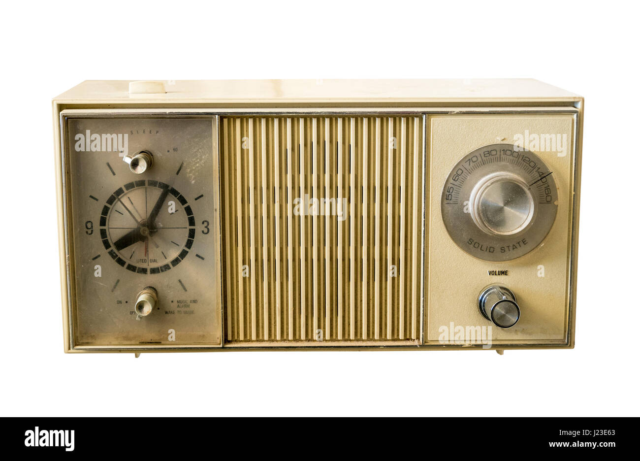 Vintage antiguo radio reloj despertador con AM dial giratorio y reloj con función snooze de setenta hechas de plástico Foto de stock