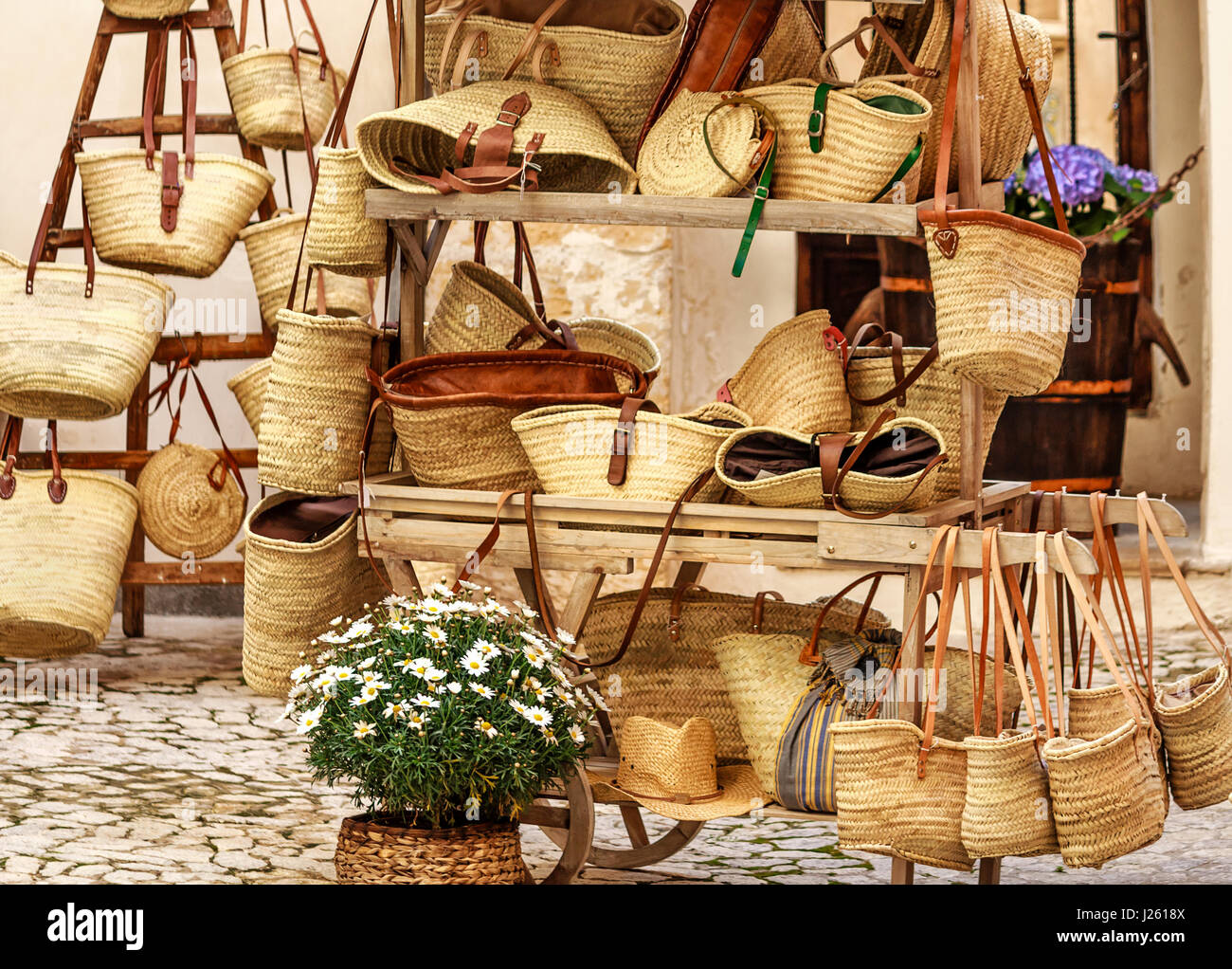 Para compras de bolsas de paja en Palma de Mallorca, Islas Baleares, España  Fotografía de stock - Alamy
