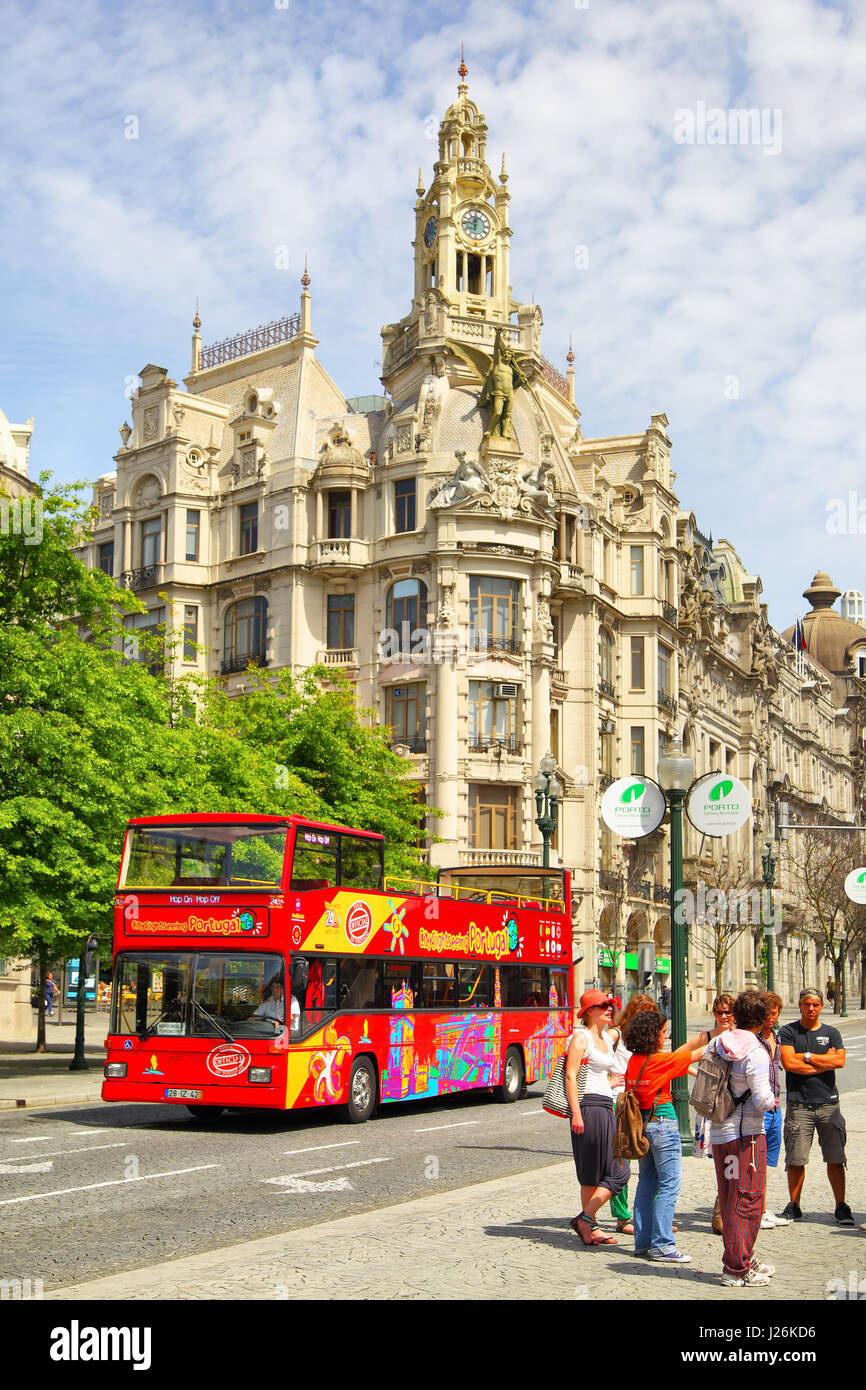 Tour bus porto portugal fotografías e imágenes de alta resolución - Alamy