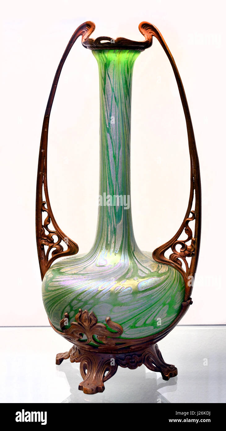 Vase nouveau vase fotografías e imágenes de alta resolución - Alamy