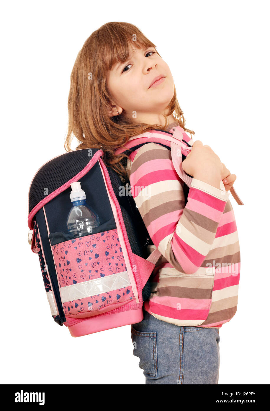 Pequeña niña cargando una pesada mochila escolar Fotografía de stock - Alamy