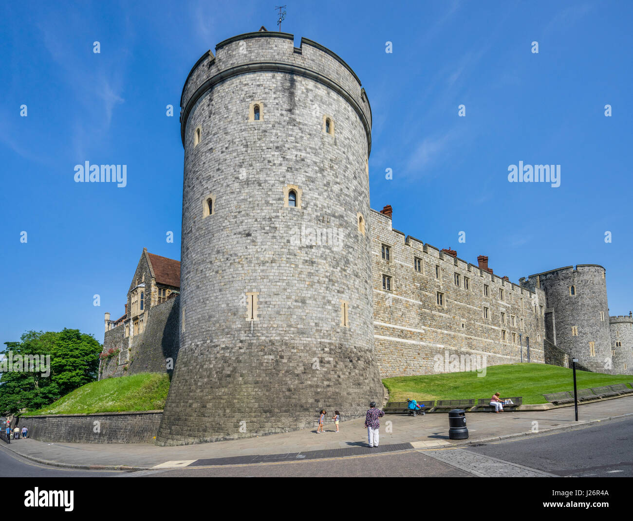 Reino Unido, Inglaterra, Berkshire, el Castillo de Windsor Bajar Ward, vista de la torre de toque de queda Foto de stock