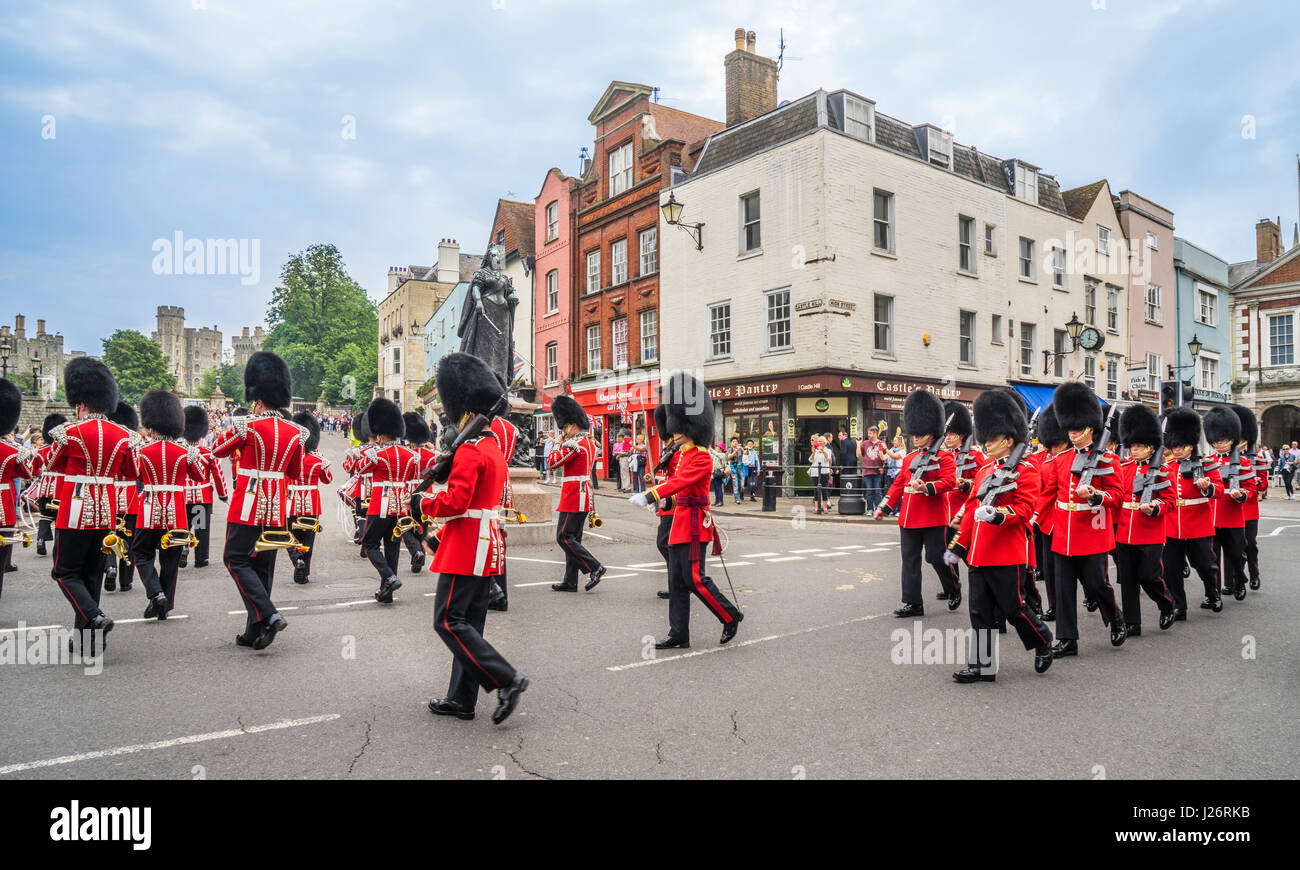 Gran Bretaña, Inglaterra, Berkshire, Windsor, desfile de tropas del hogar durante el desfile del cambio de guardia en el Castillo de Windsor Foto de stock