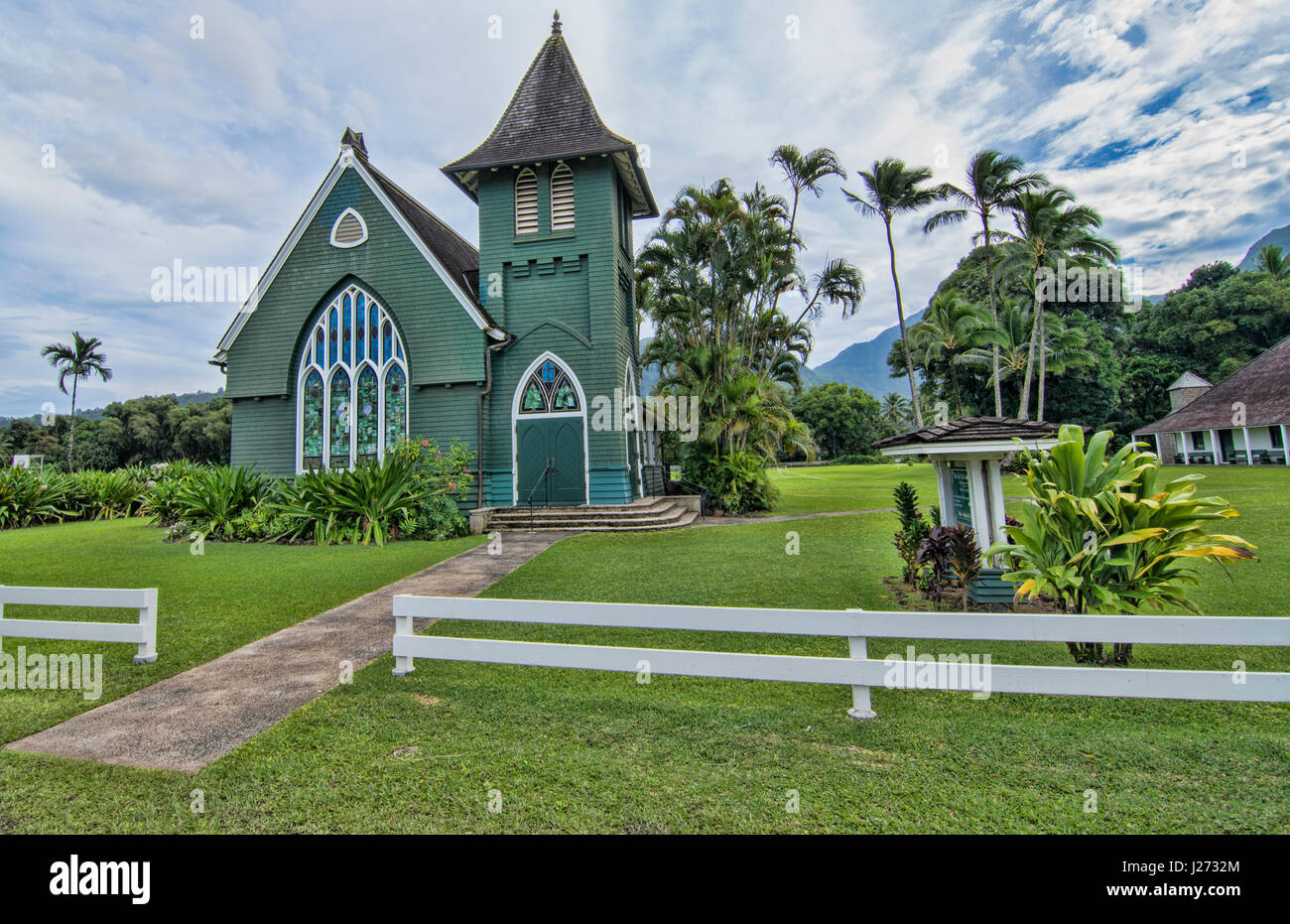 En Kauai Hawaii Hanalei el viejo verde iglesia llamada Iglesia Huiia Waiola 1912 atracción turística landmark Foto de stock